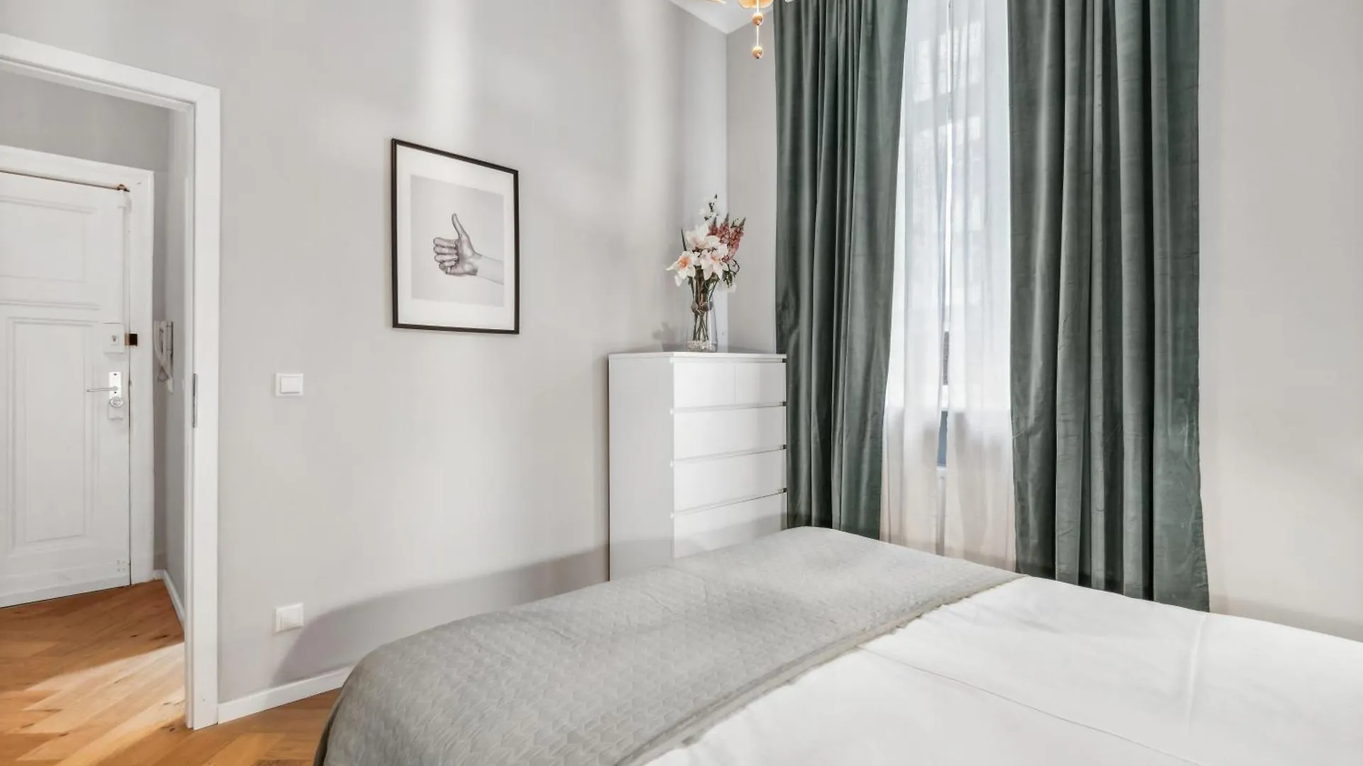 Comfy 2 Bedroom Apartment Charlottenburg Berlim